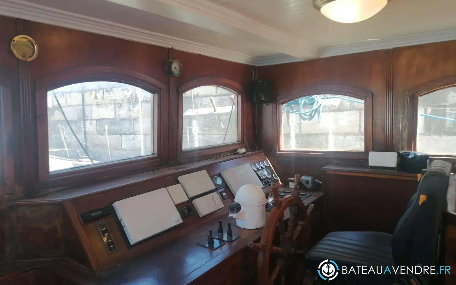 slider 21 Custom Schooner