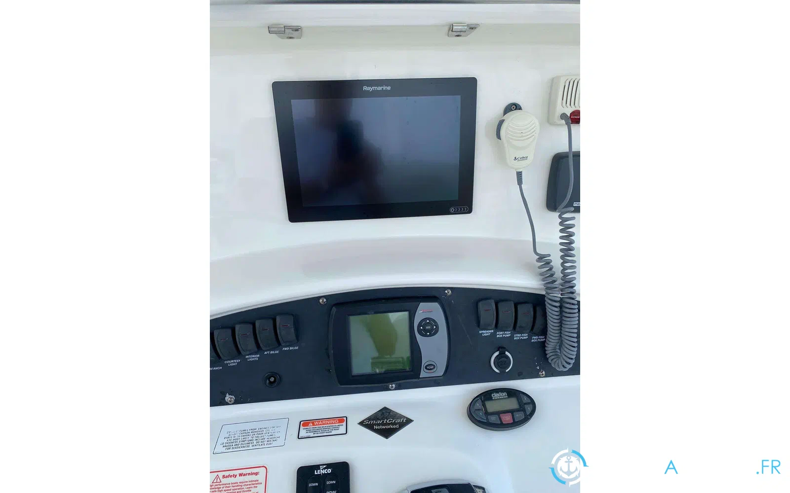 slider 11 Boston Whaler 320 Outrage