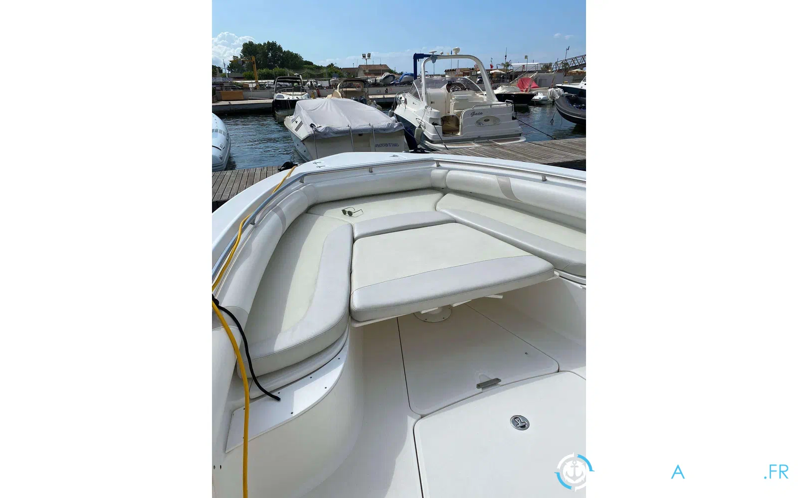 slider 12 Boston Whaler 320 Outrage