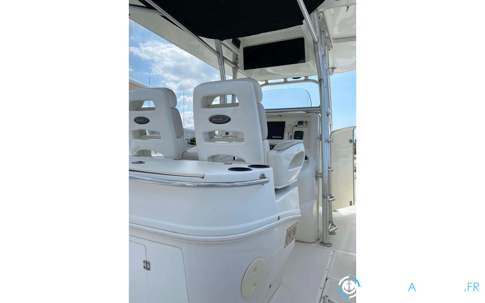 slider 18 Boston Whaler 320 Outrage