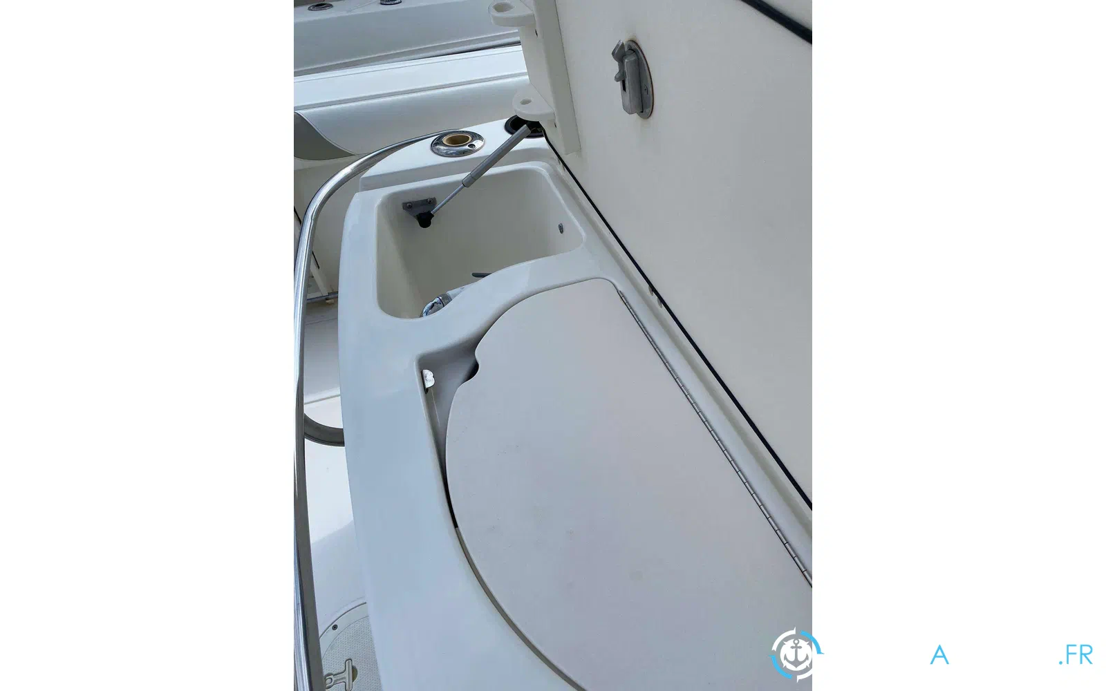 slider 20 Boston Whaler 320 Outrage