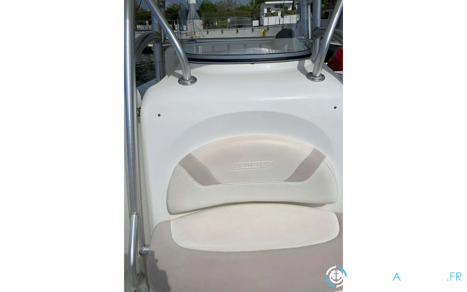slider 2 Boston Whaler 320 Outrage