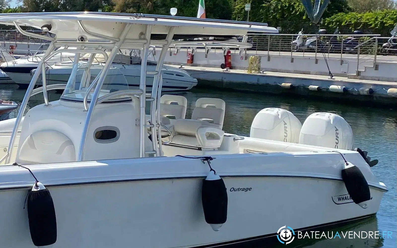 slider 5 Boston Whaler 320 Outrage