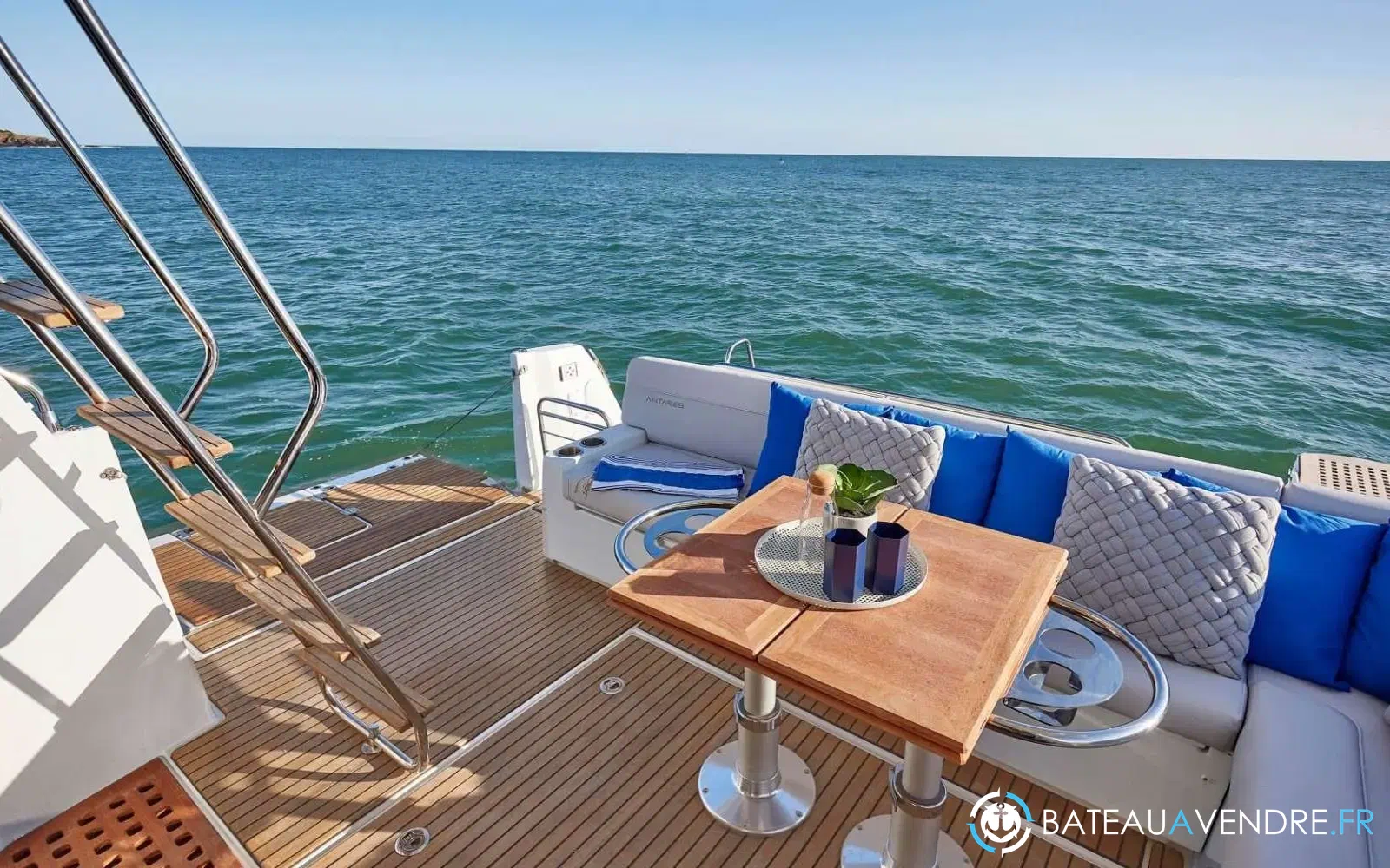 slider 26 Beneteau Antares 12