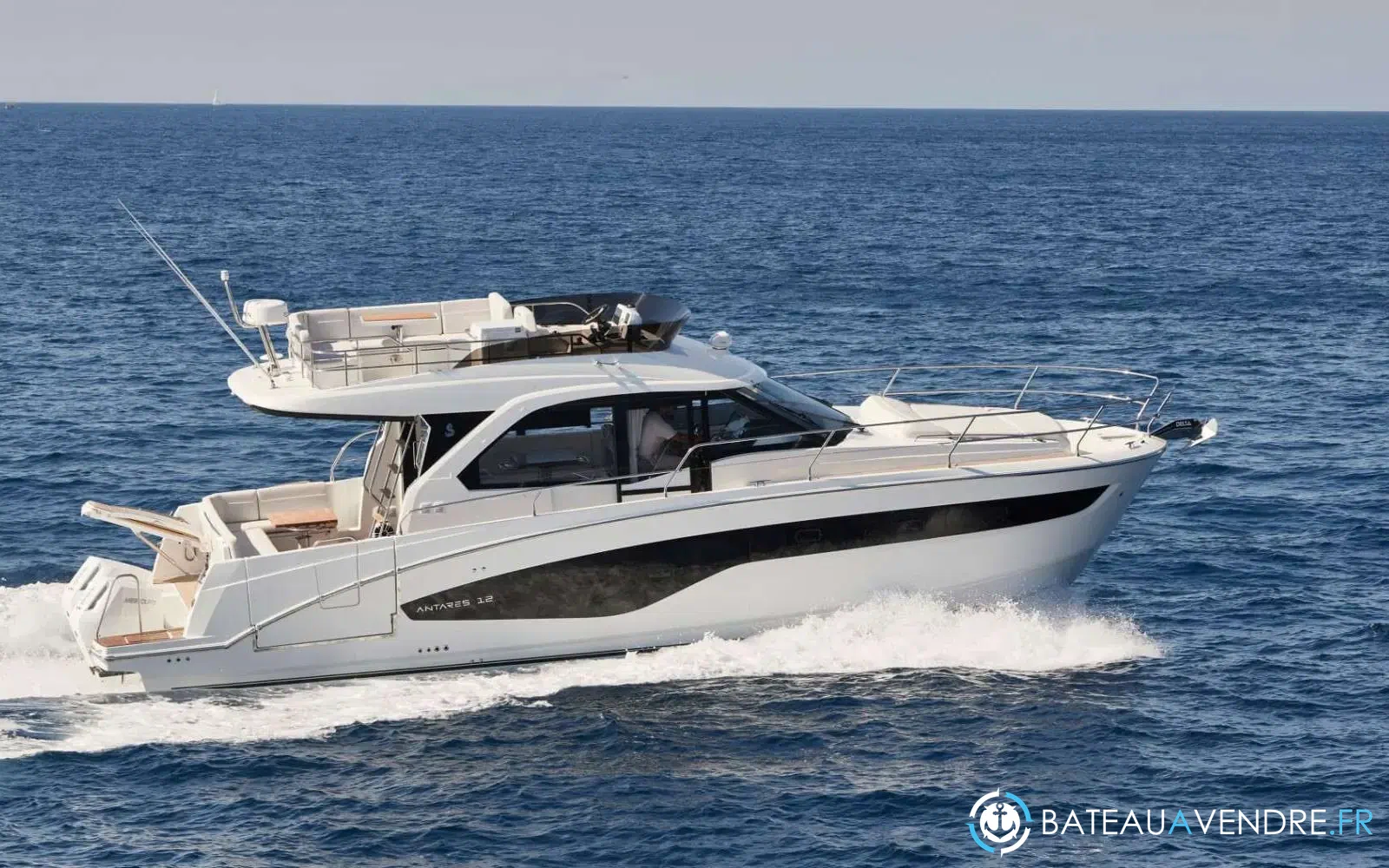 slider 3 Beneteau Antares 12