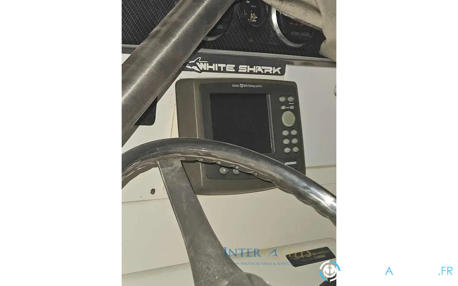 slider 4 Kelt White Shark 225