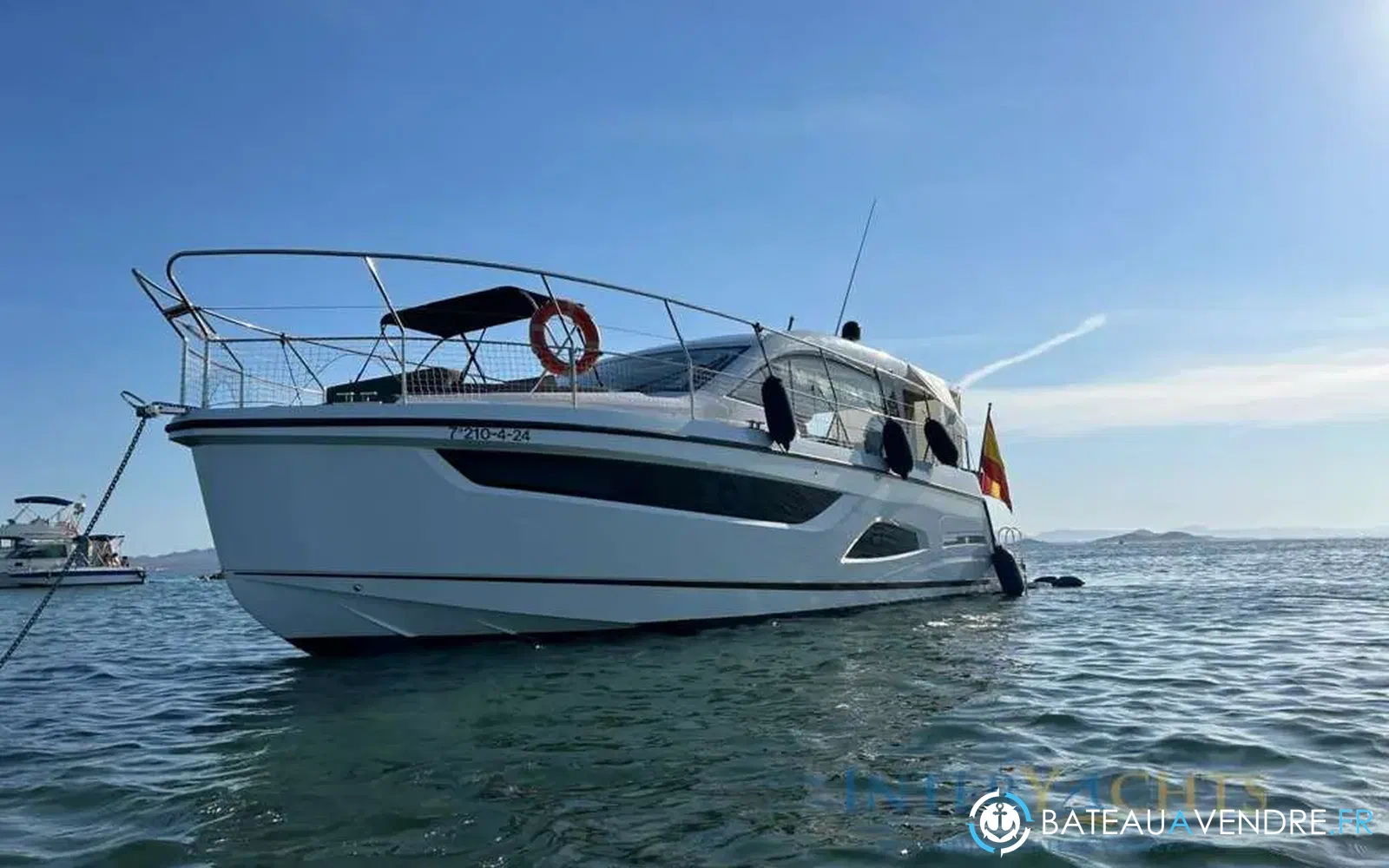 slider 0 Sealine C390v