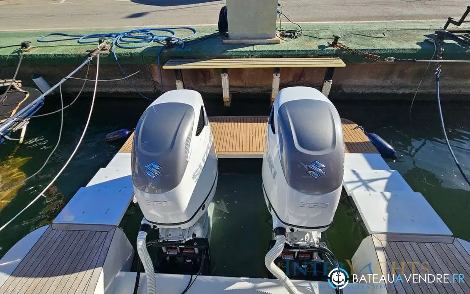 slider 10 Sealine C390v