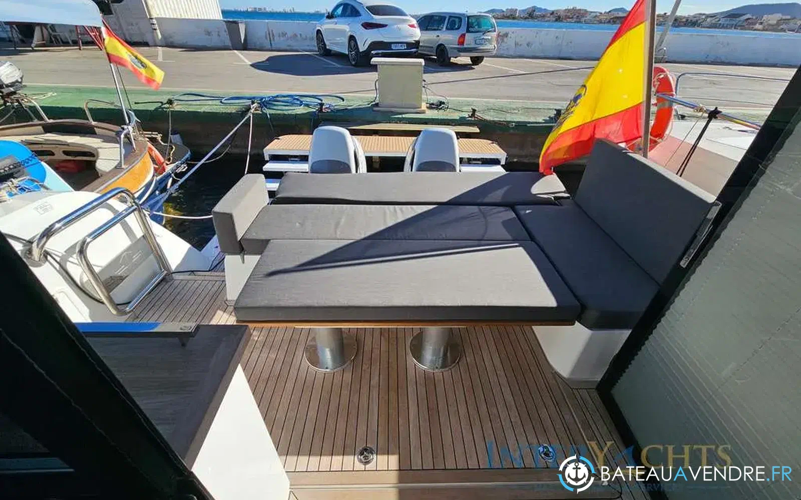 slider 12 Sealine C390v