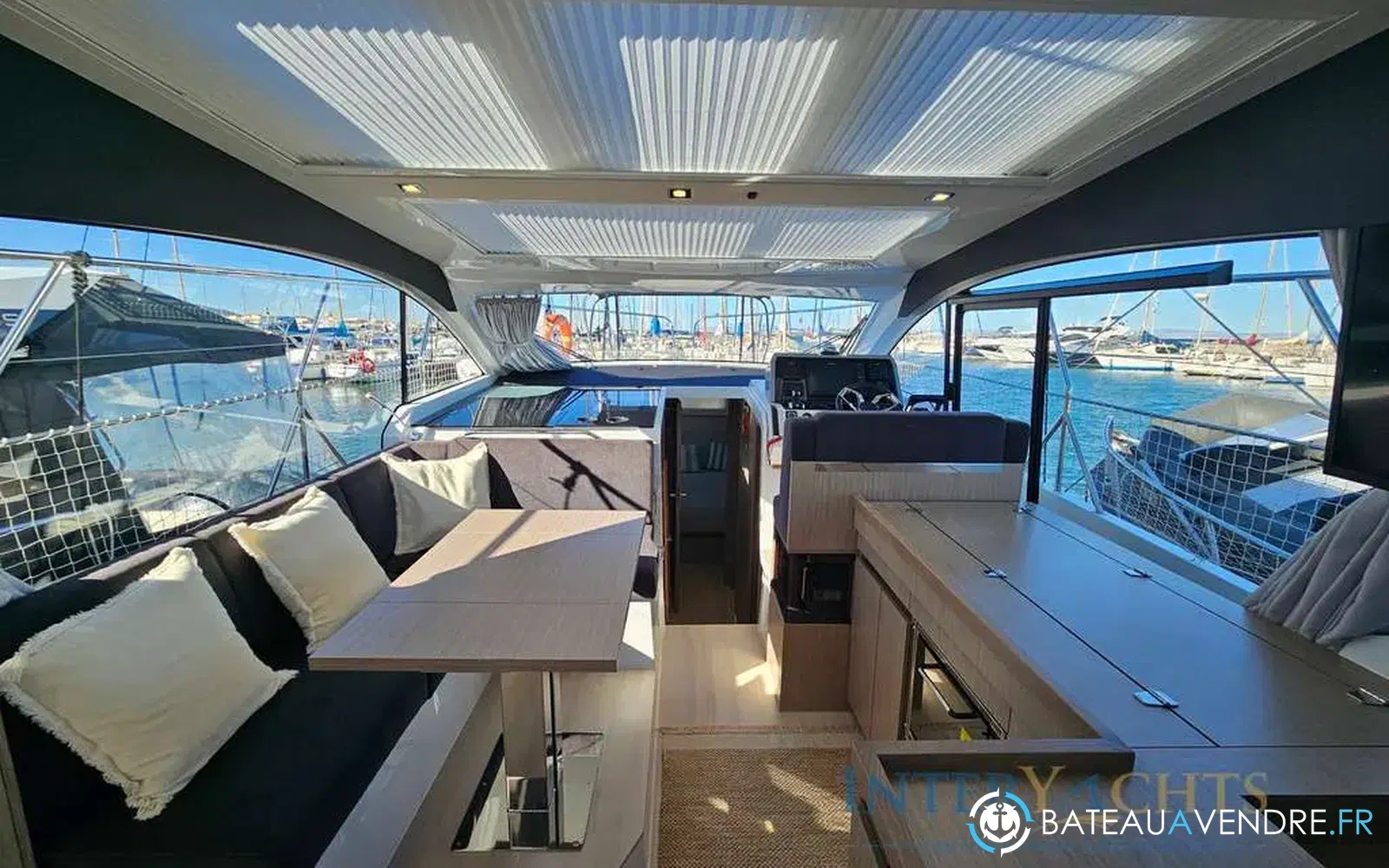 slider 13 Sealine C390v