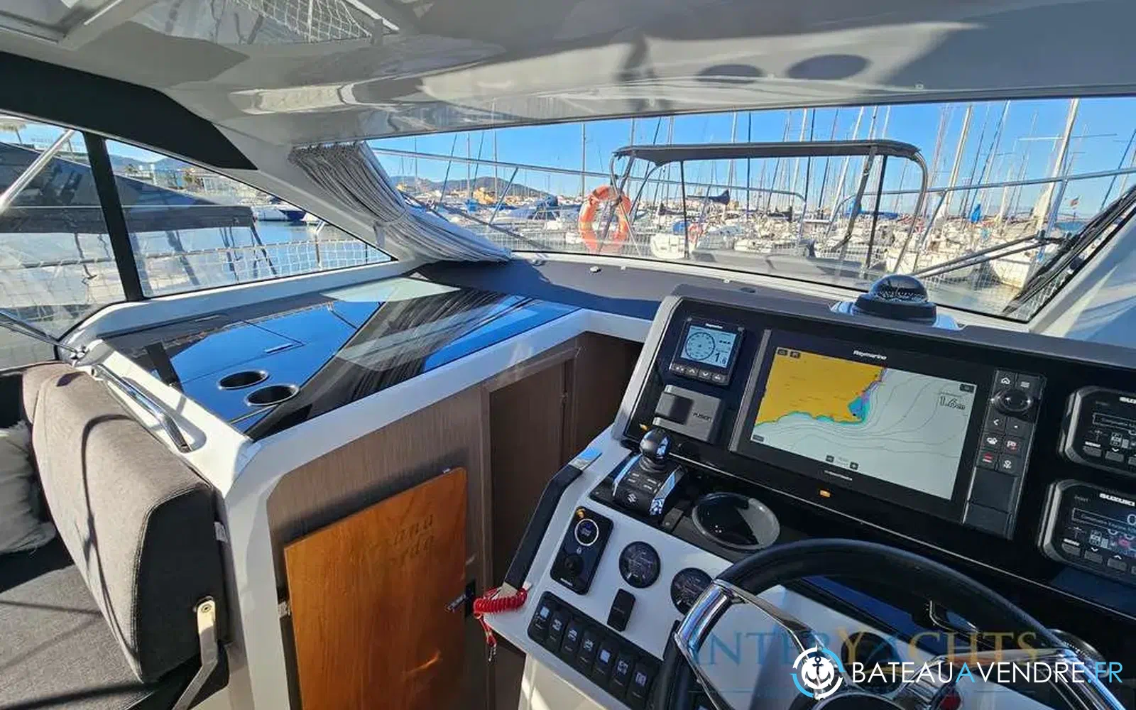slider 19 Sealine C390v