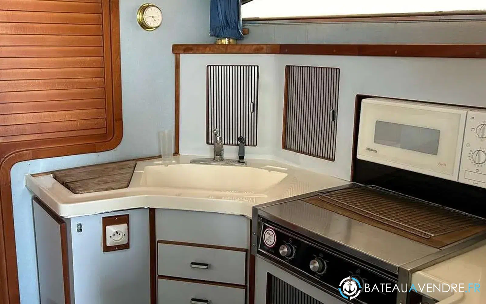 slider 16 Sea Ray 340 Express Cruiser