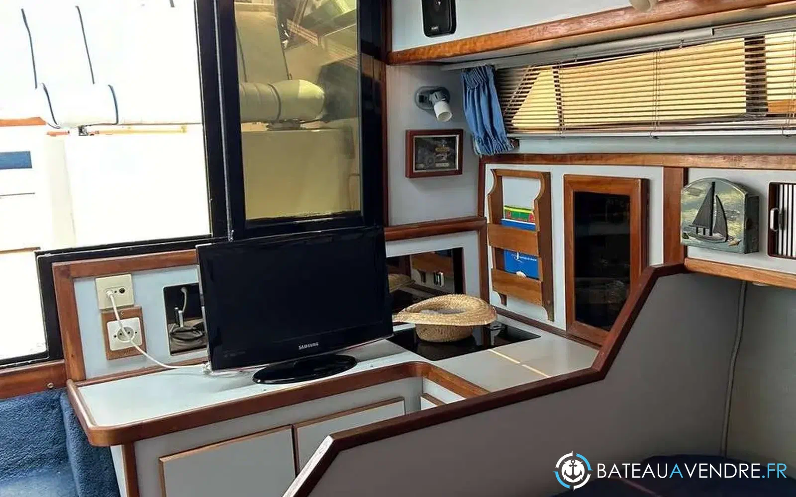 slider 5 Sea Ray 340 Express Cruiser