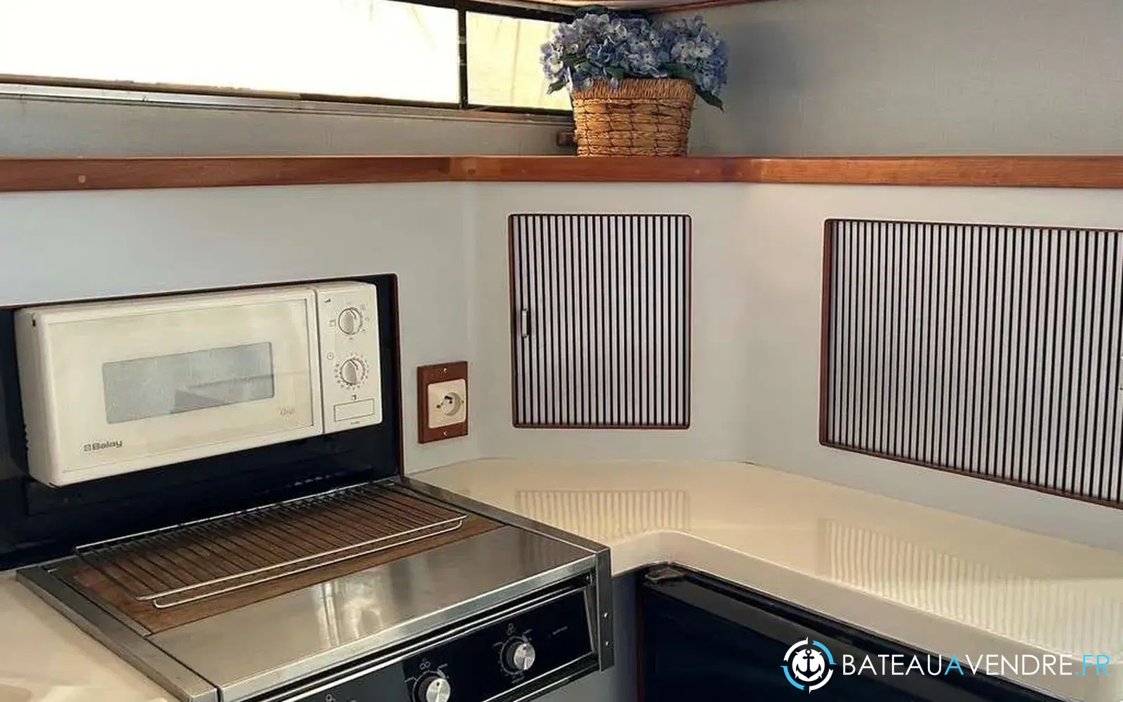 slider 7 Sea Ray 340 Express Cruiser