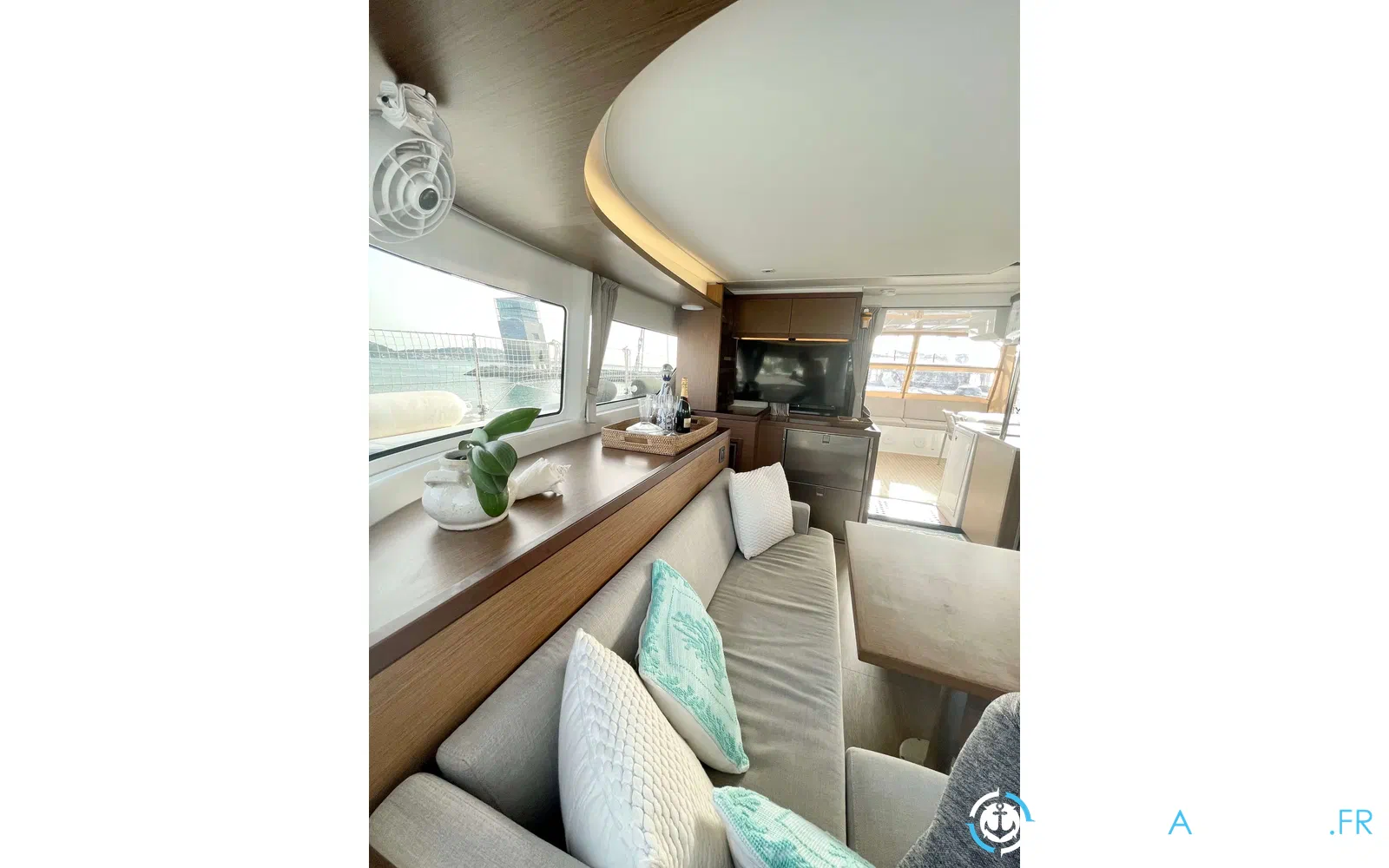 slider 23 Lagoon 46