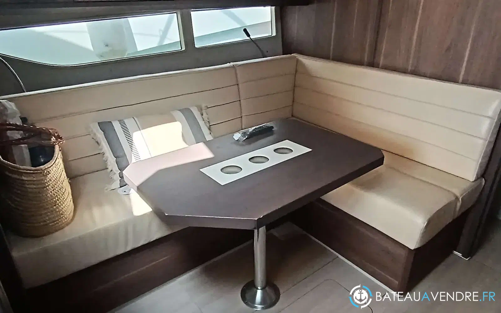 slider 10 Sealine S330