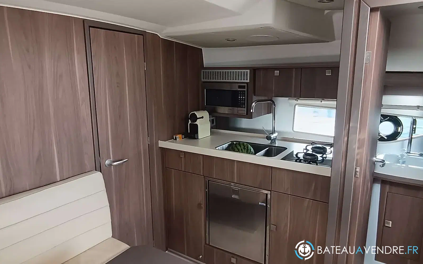 slider 12 Sealine S330
