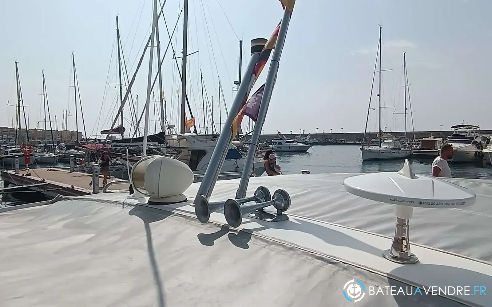 slider 14 Sealine S330