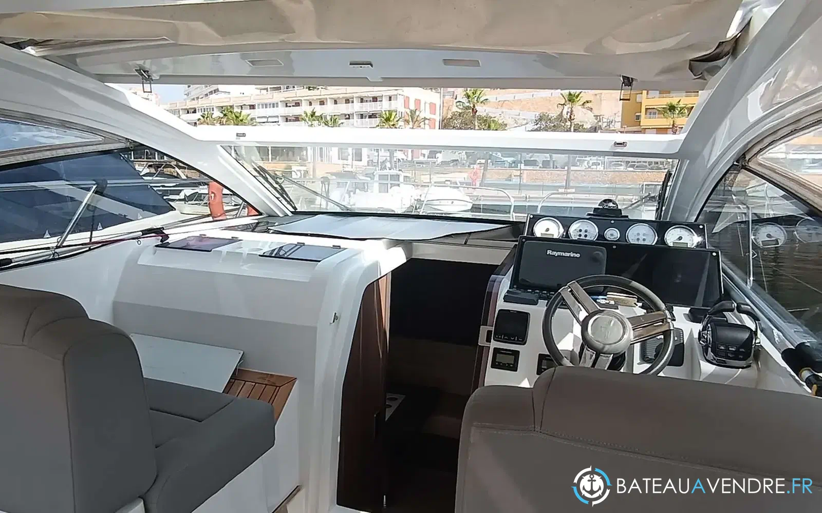 slider 16 Sealine S330