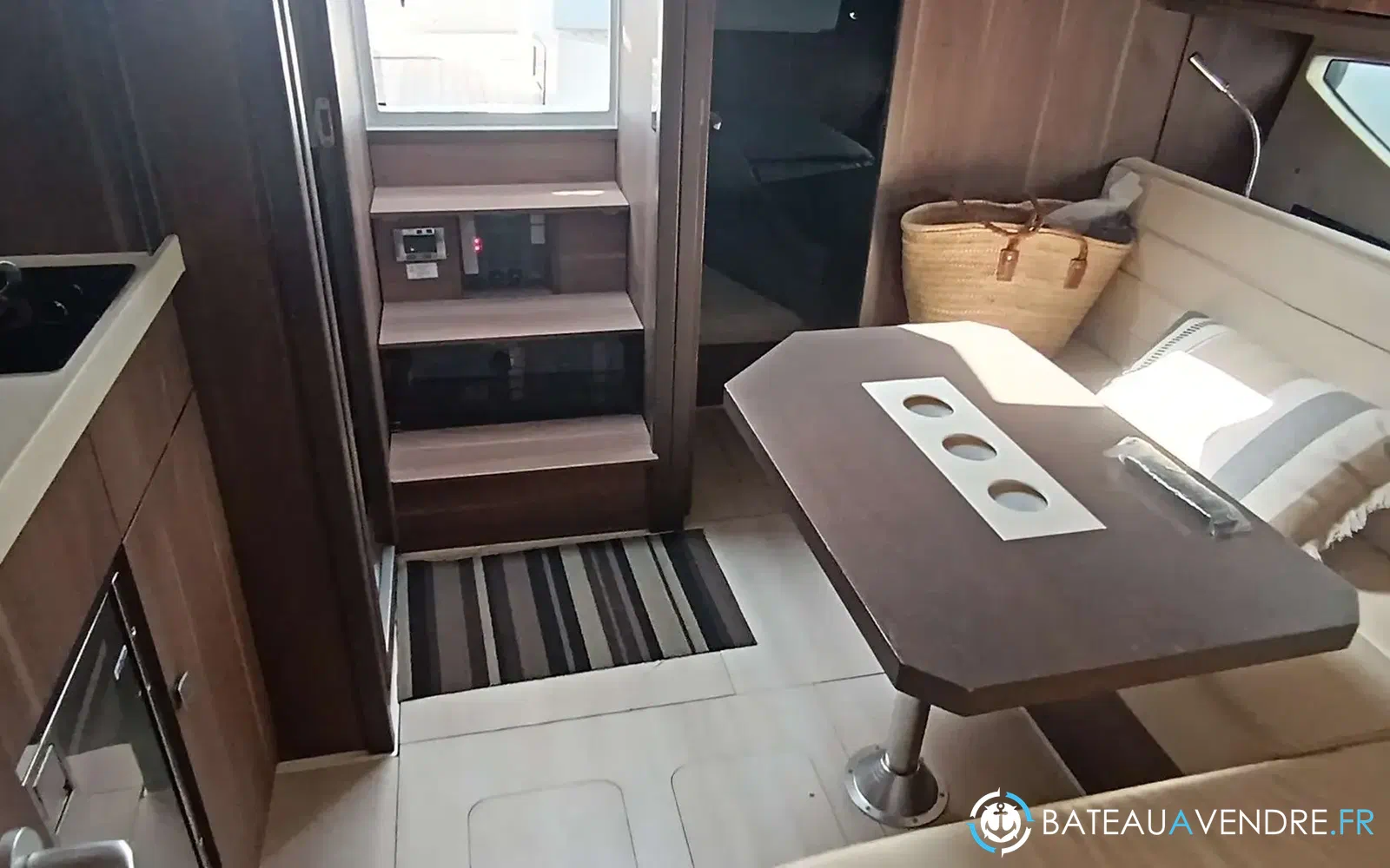 slider 18 Sealine S330