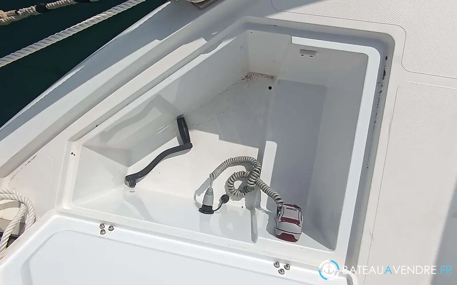 slider 1 Sealine S330