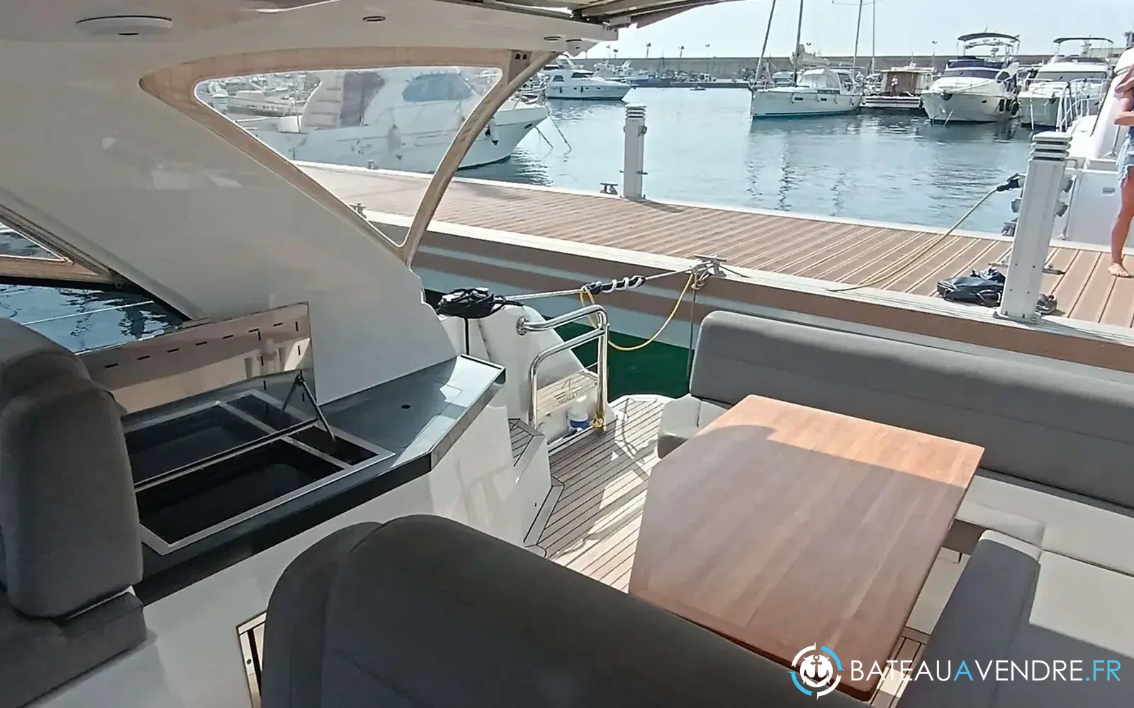 slider 20 Sealine S330