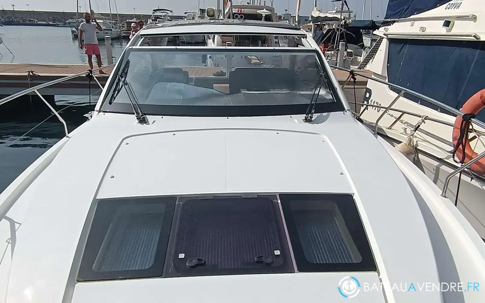 slider 21 Sealine S330
