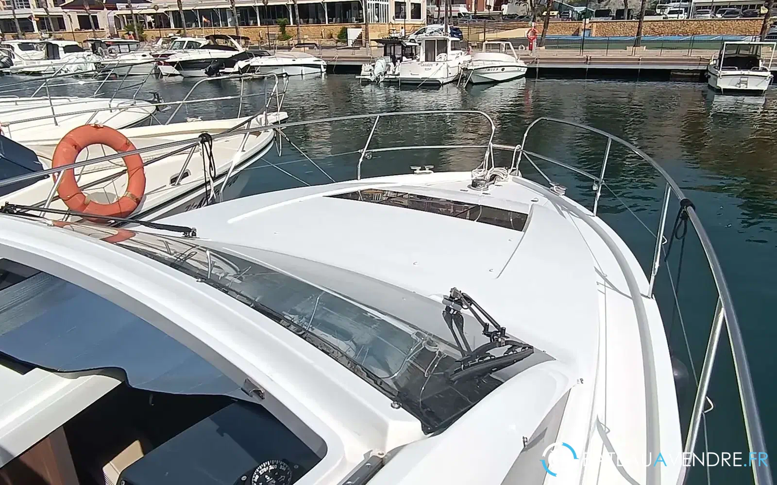 slider 22 Sealine S330