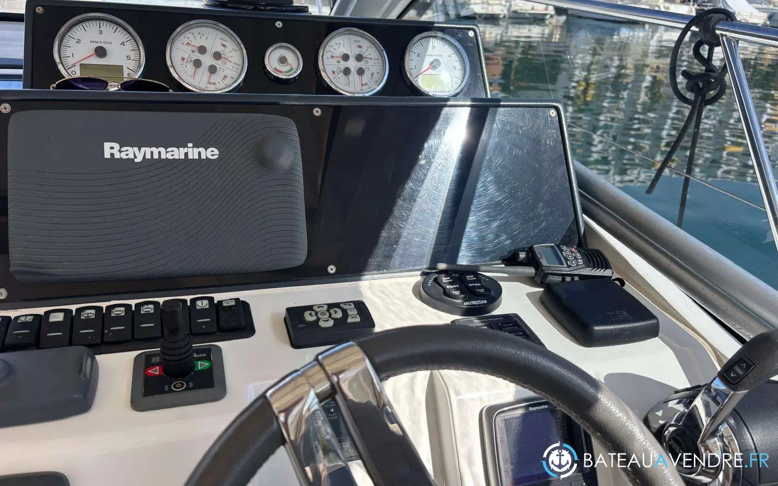 slider 25 Sealine S330