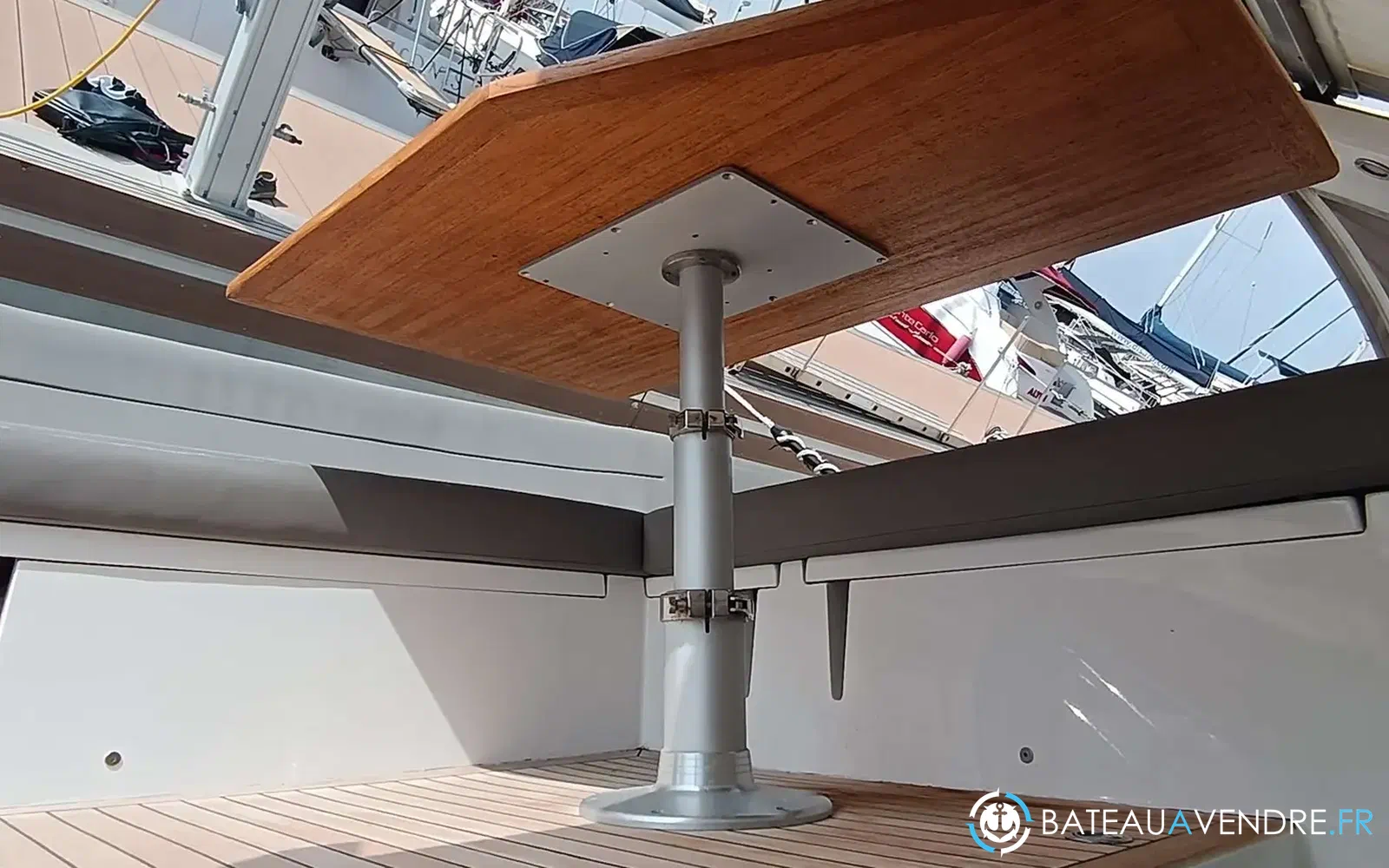 slider 3 Sealine S330