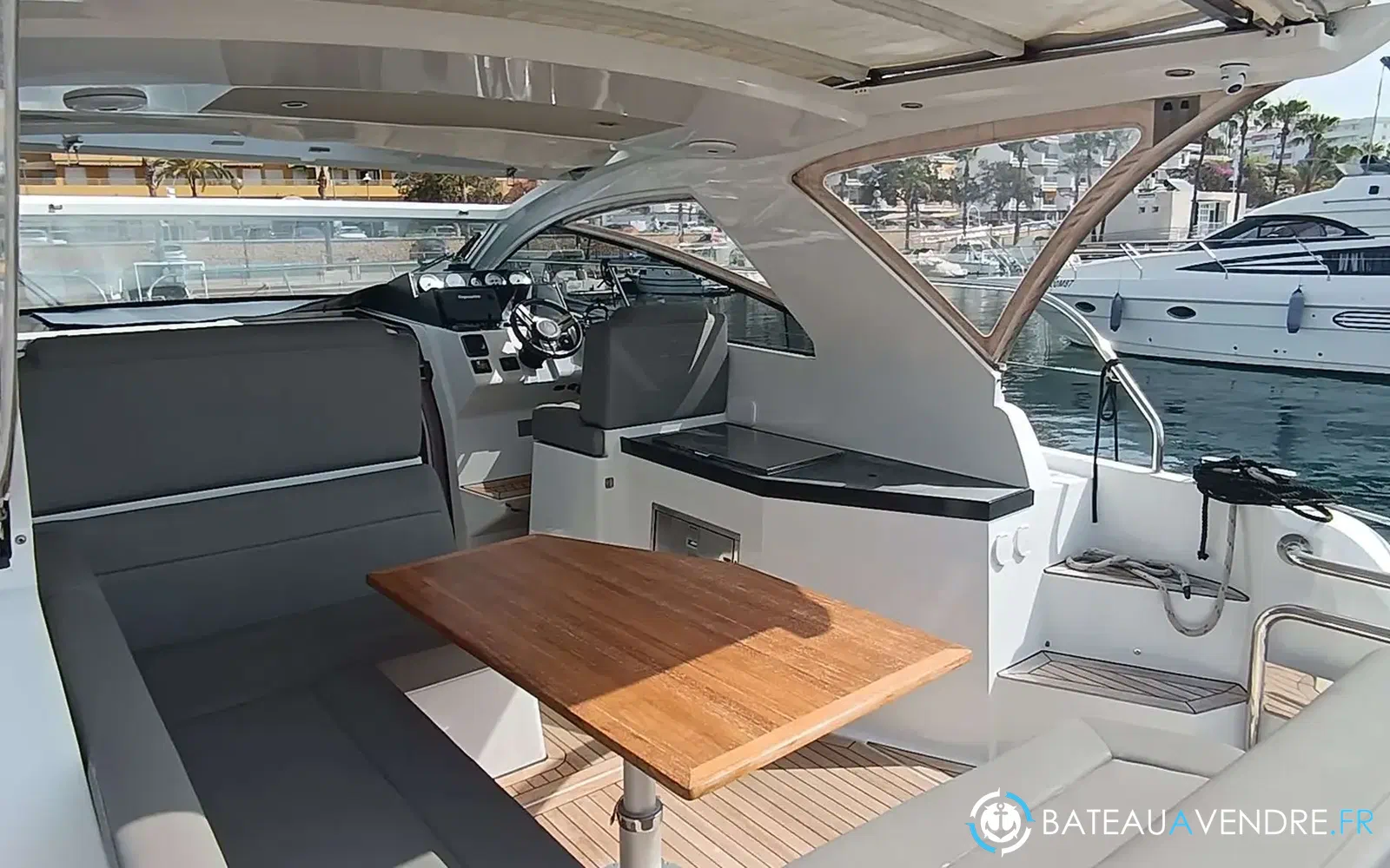 slider 6 Sealine S330