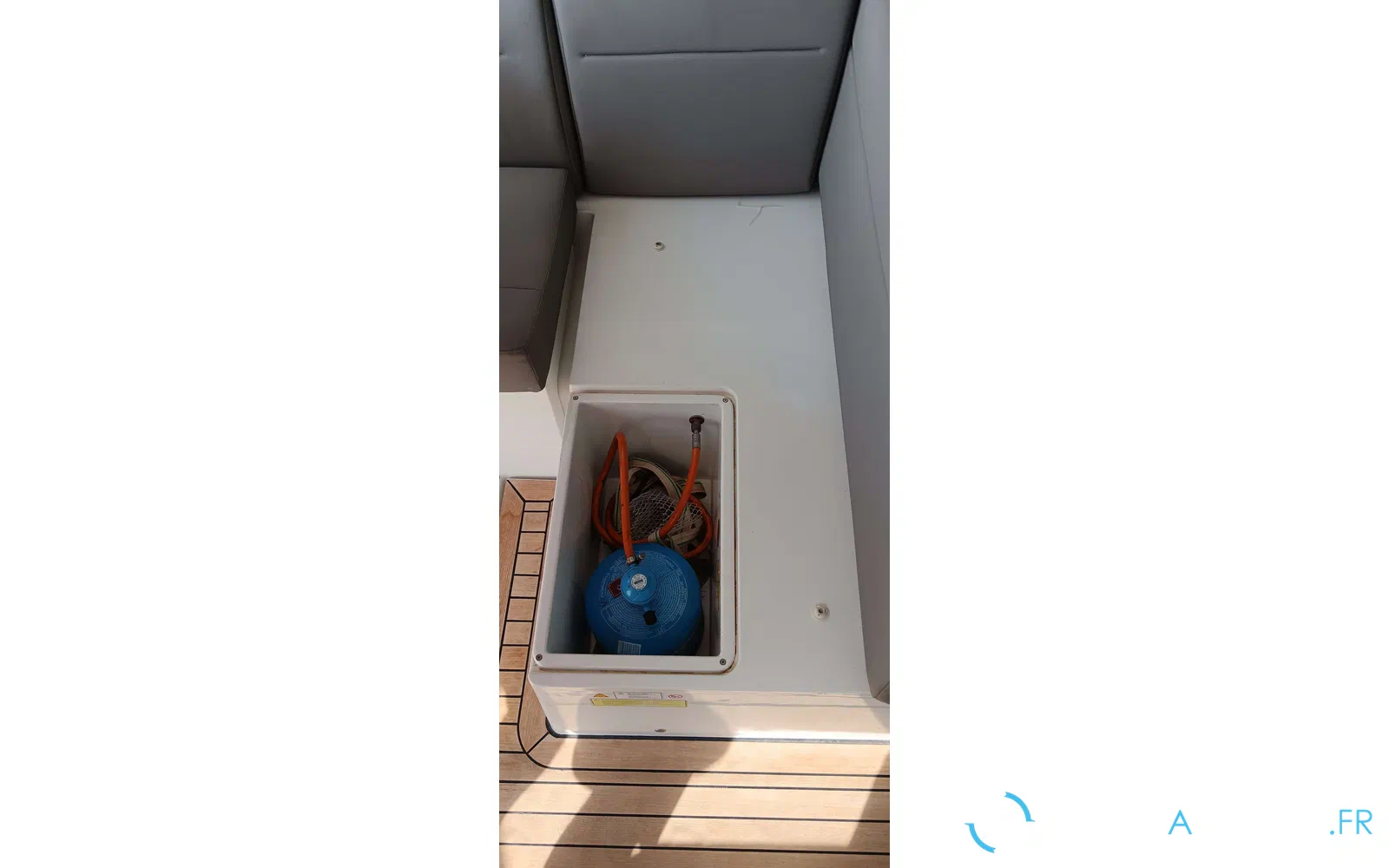 slider 7 Sealine S330