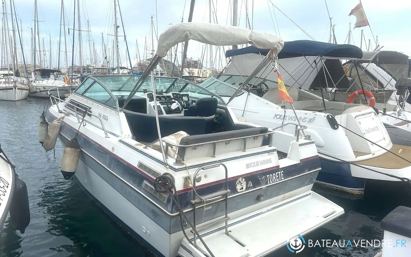 slider 0 Four Winns Vista 245