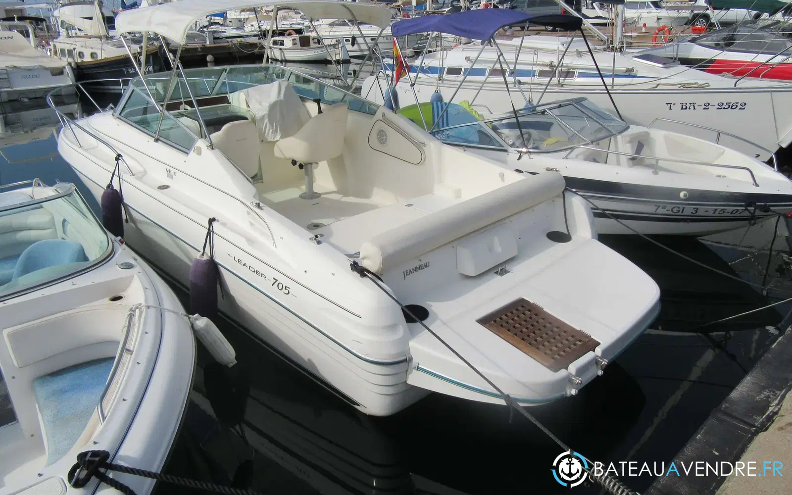 slider 10 Jeanneau Leader 705