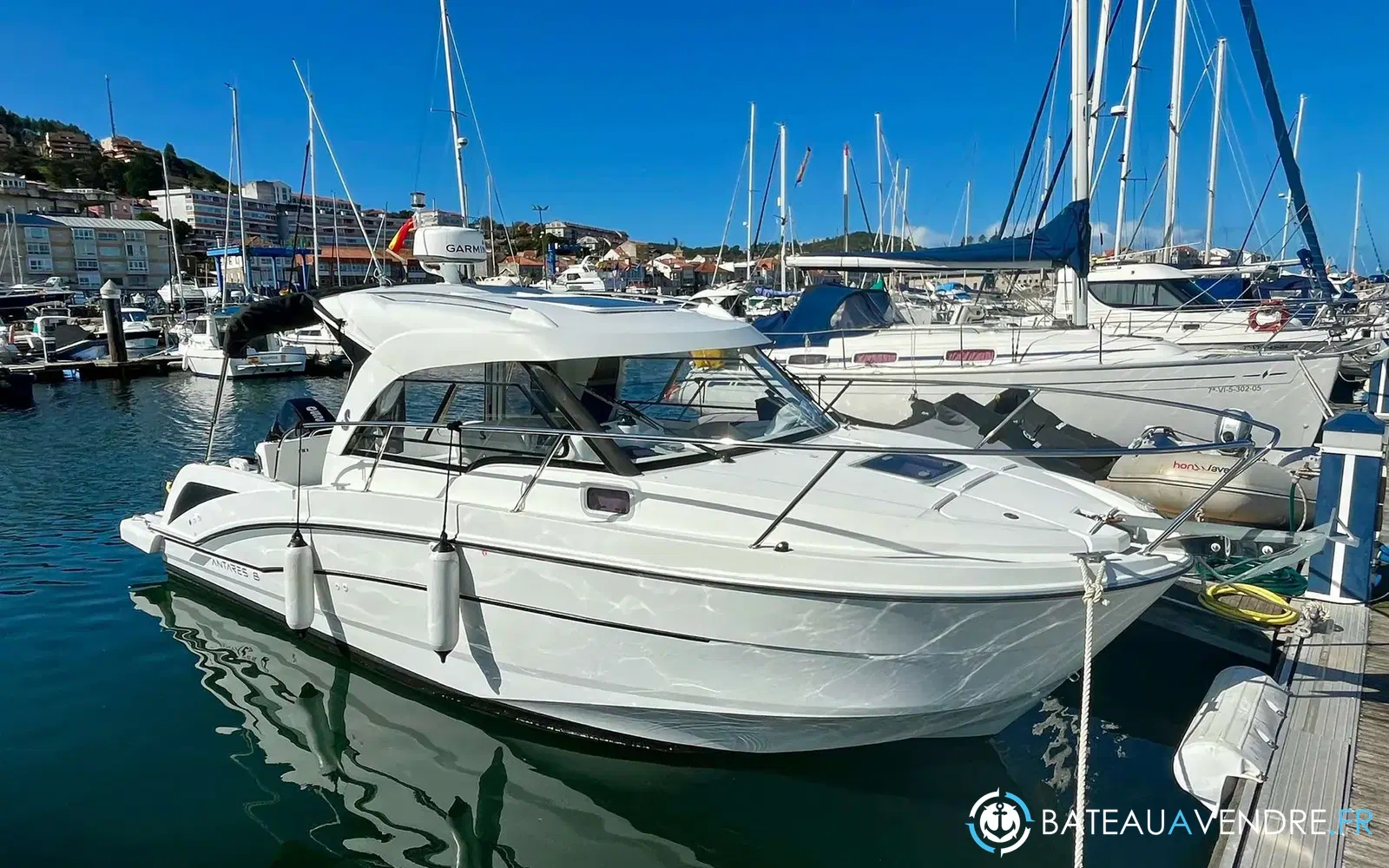 slider 0 Beneteau Antares 8 OB