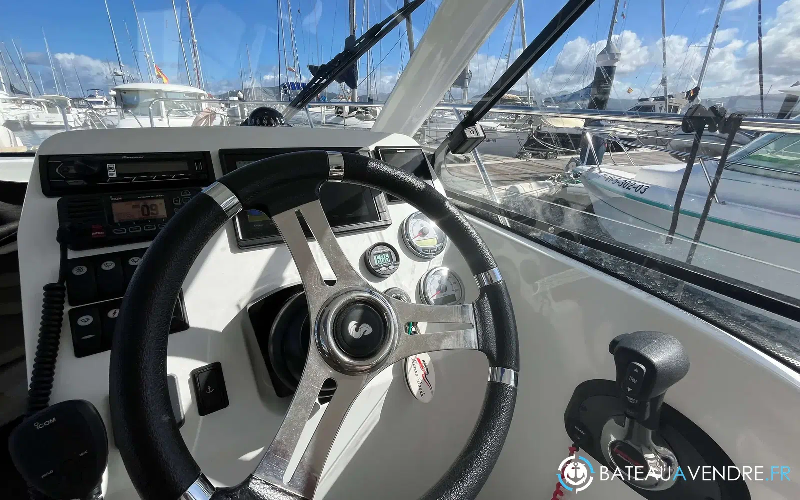 slider 9 Beneteau Antares 8 OB