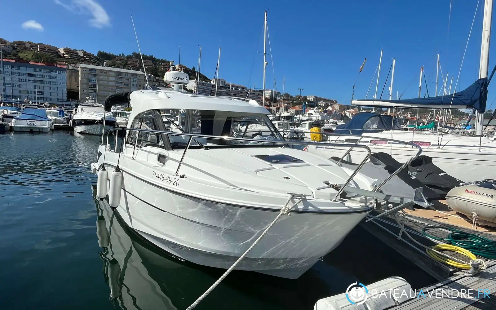 slider 12 Beneteau Antares 8 OB