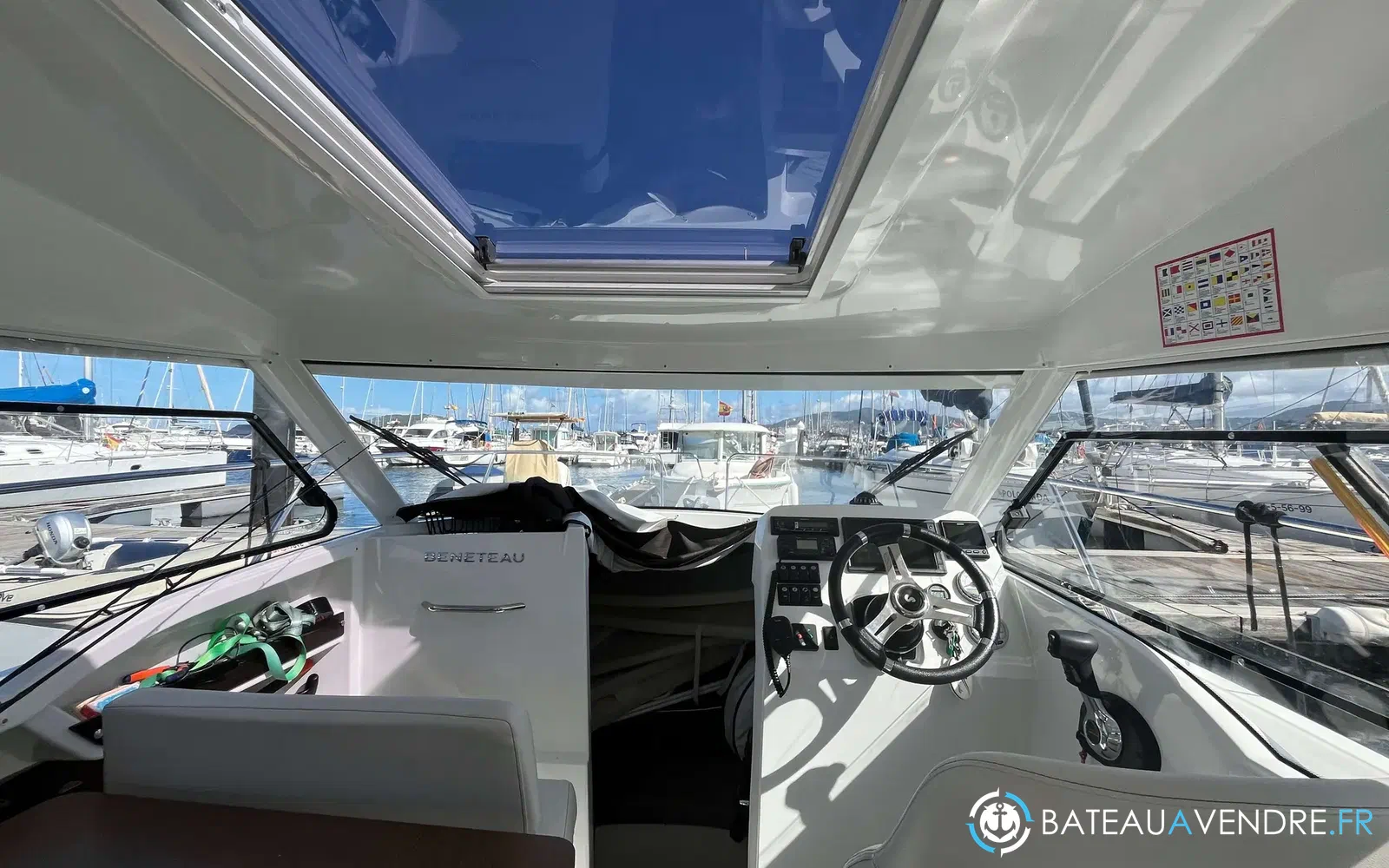 slider 1 Beneteau Antares 8 OB