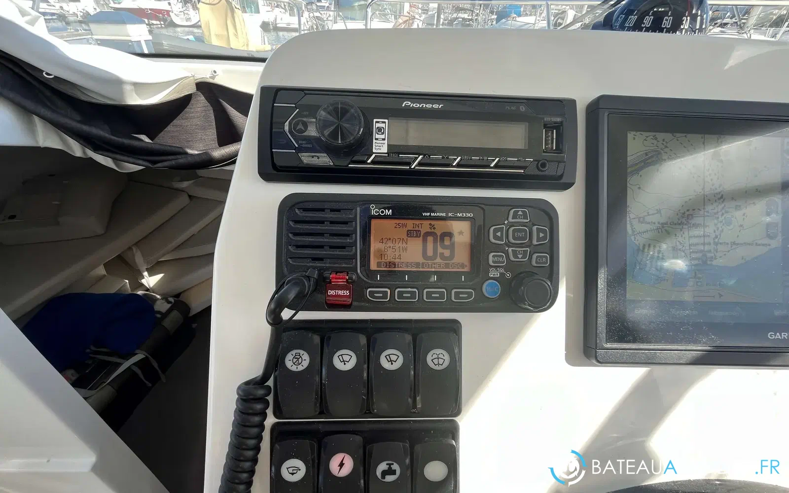 slider 6 Beneteau Antares 8 OB