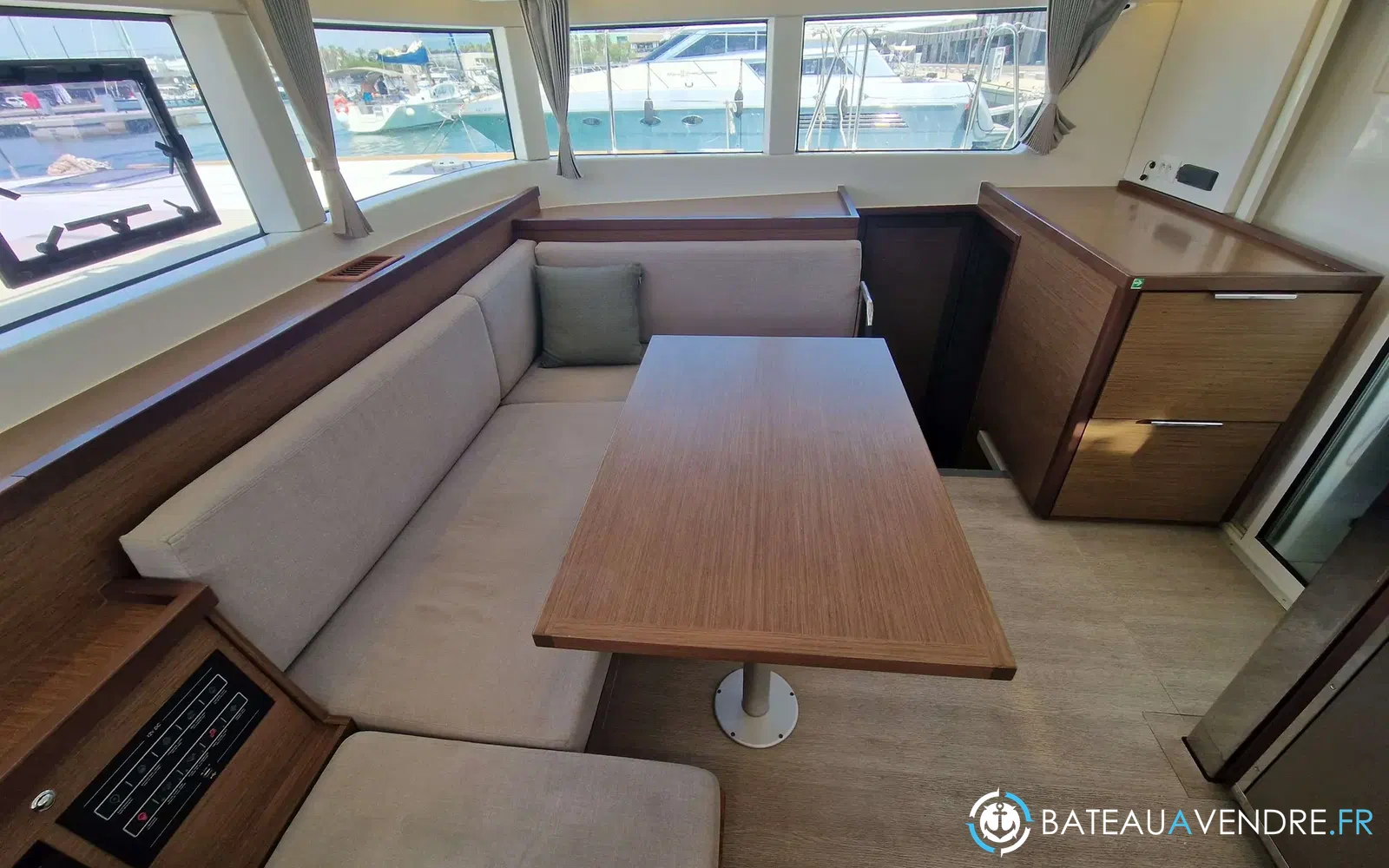 slider 10 Lagoon 40