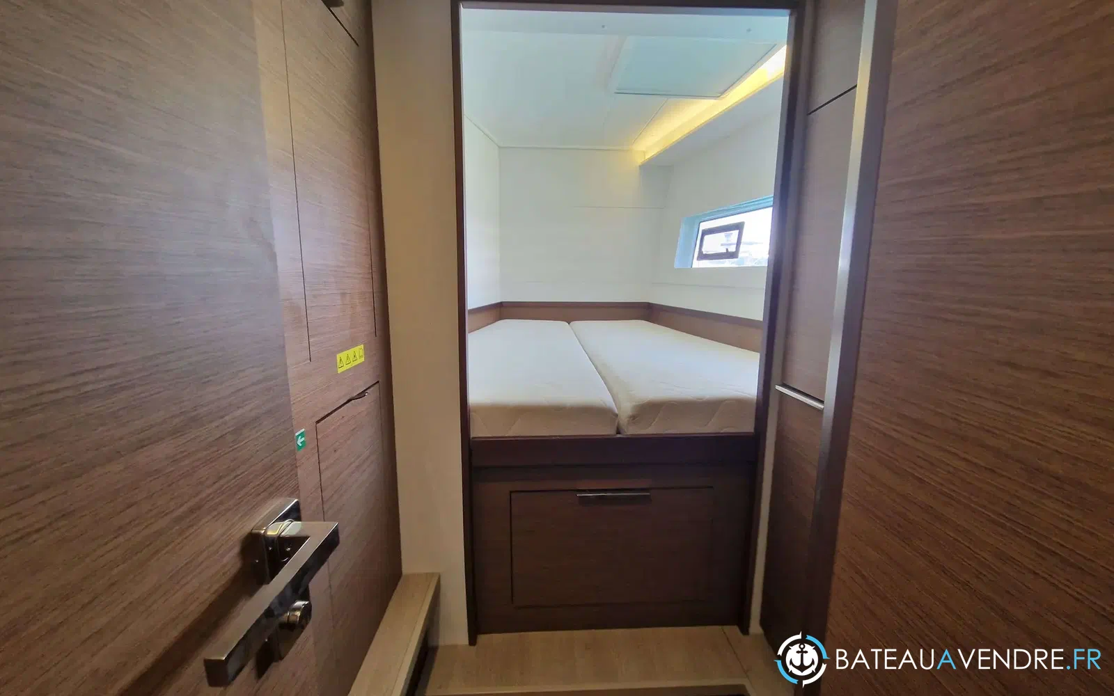 slider 24 Lagoon 40