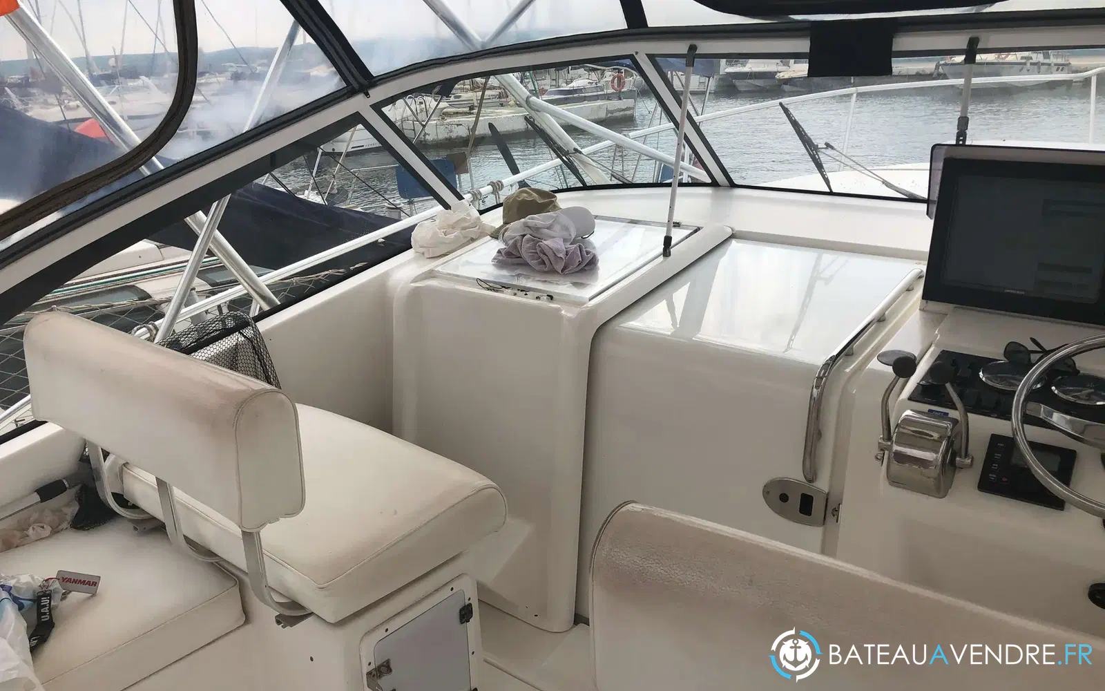 slider 12 Luhrs 30 Open