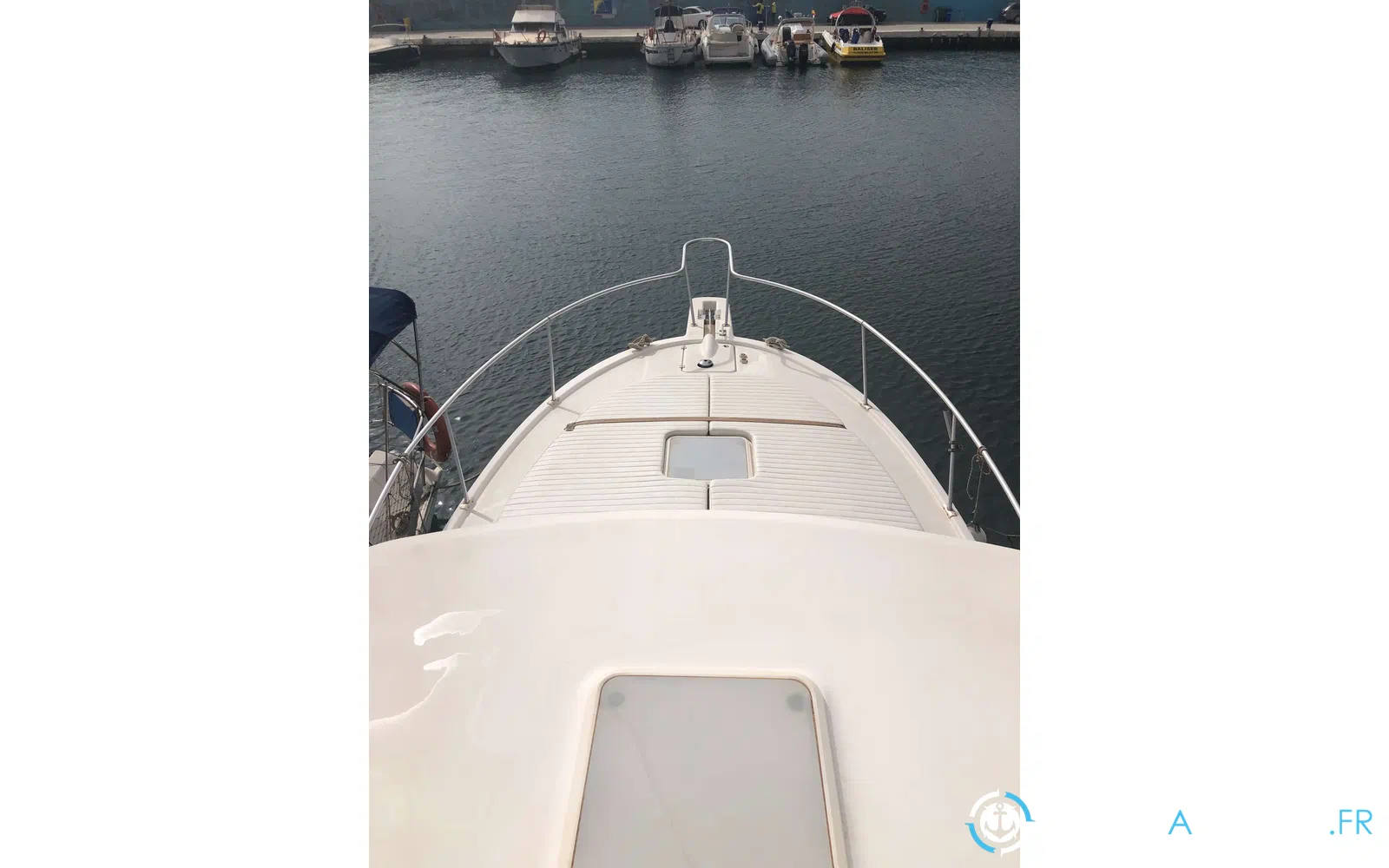 slider 16 Luhrs 30 Open