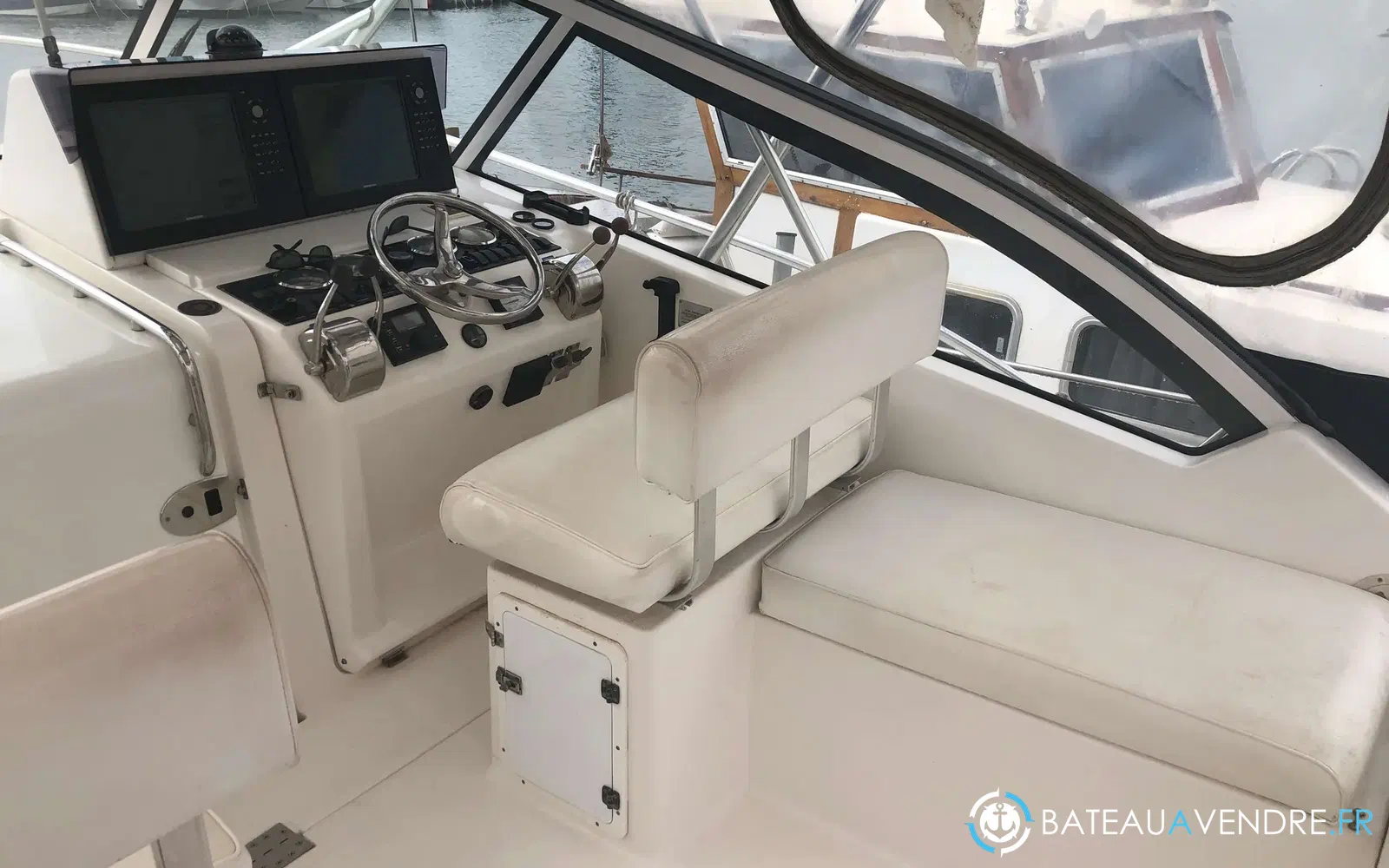 slider 18 Luhrs 30 Open