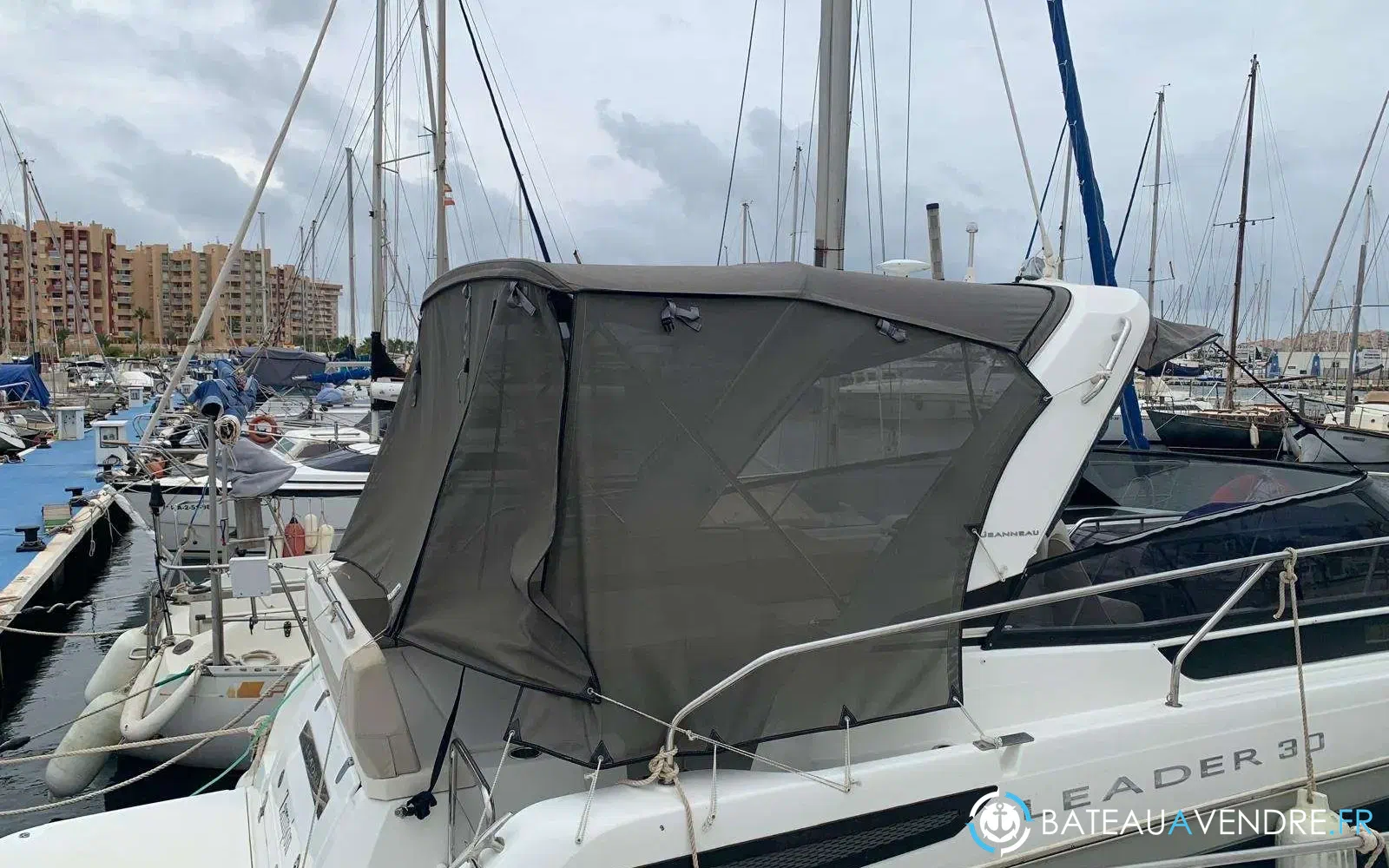 slider 10 Jeanneau Leader 30