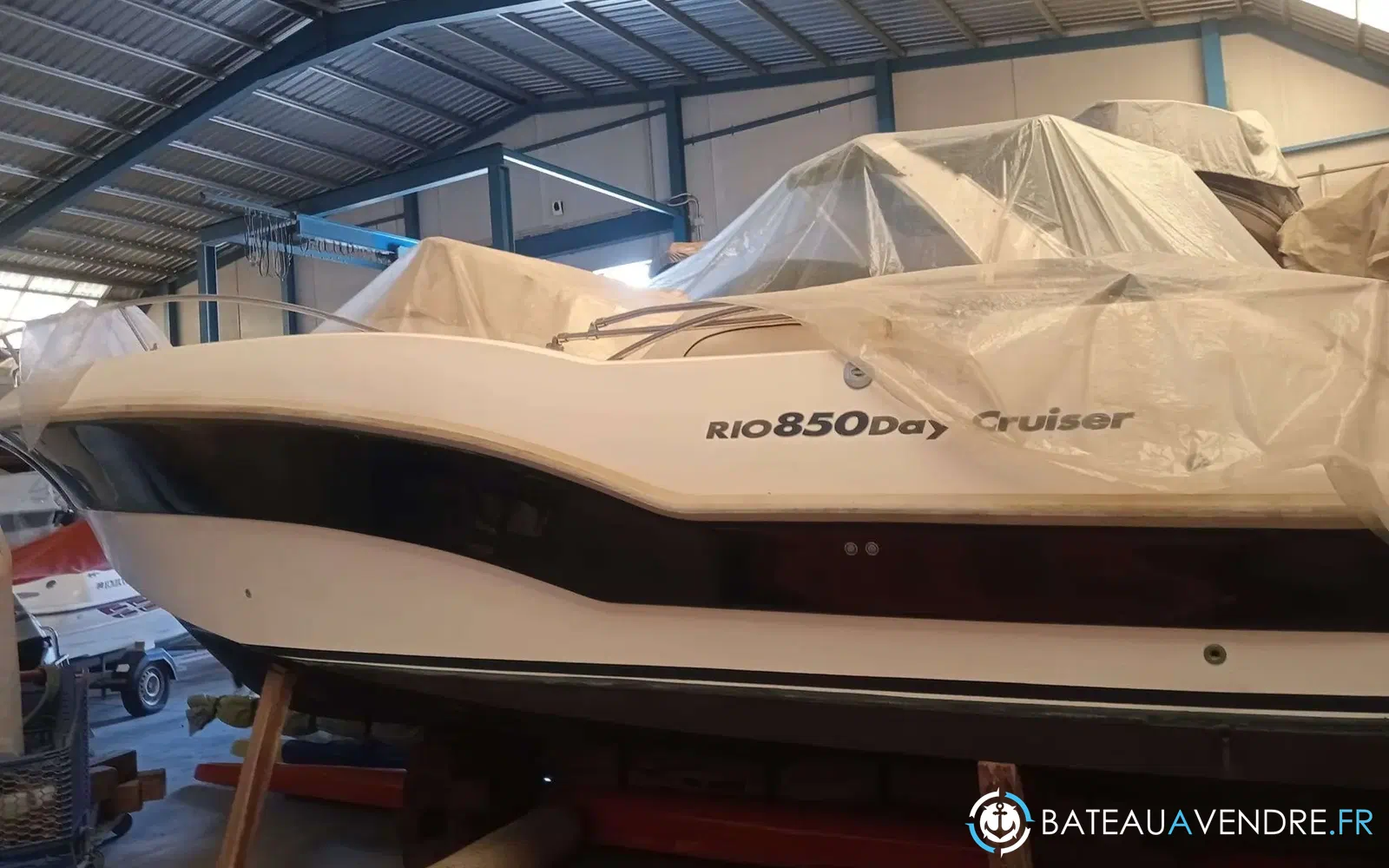 slider 9 Rio 850 Day Cruiser