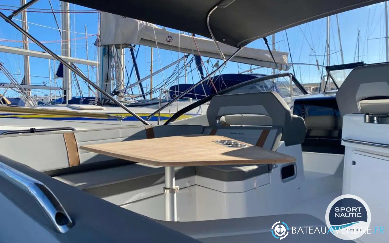 slider 1 Beneteau Flyer 10