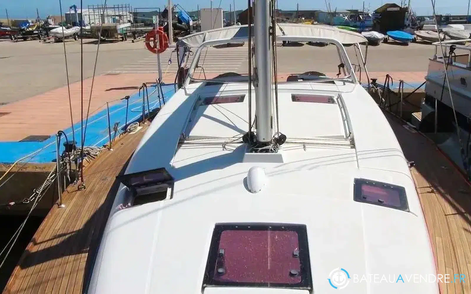 slider 10 Beneteau Sense 43