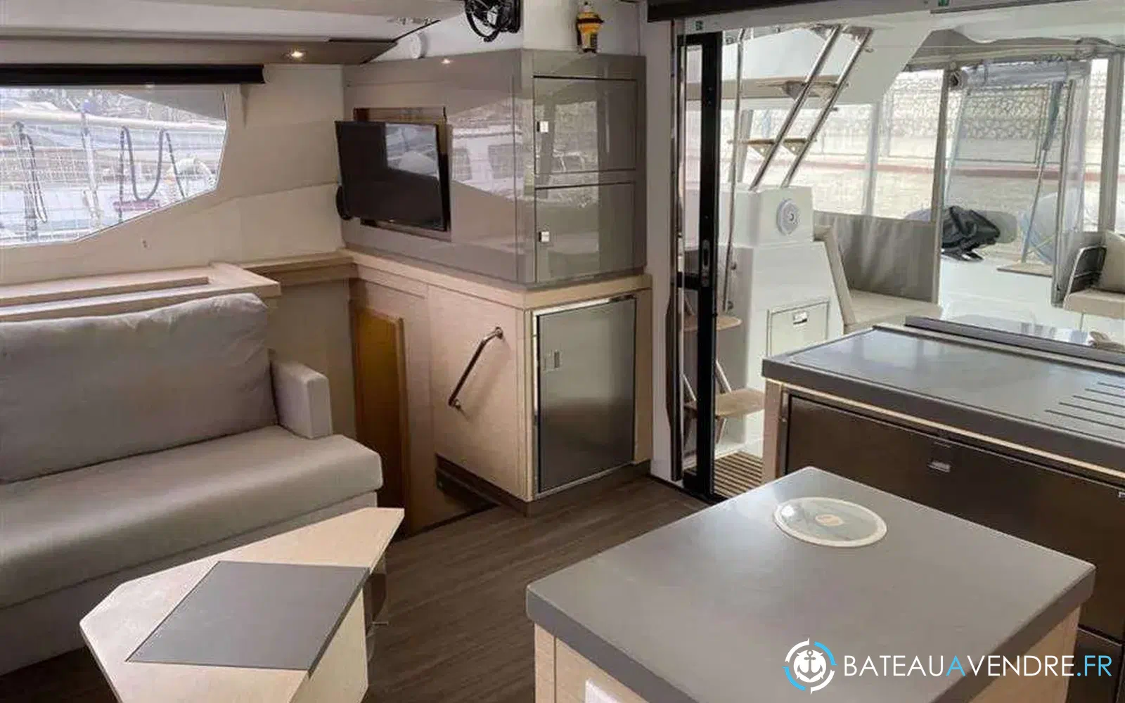 slider 11 Fountaine Pajot Saona 47