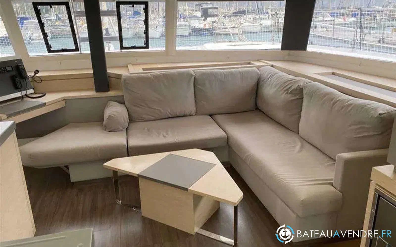 slider 2 Fountaine Pajot Saona 47